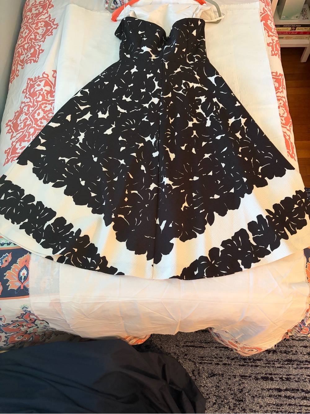 NWOT, Size 8, White House Black Market Black & White Strapless Floral Midi Dress - Picture 14 of 16